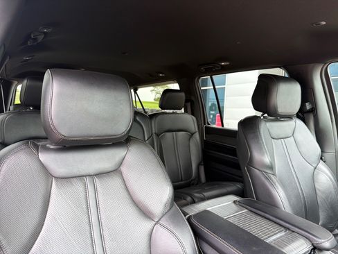 Used 2023 Jeep Wagoneer L Series II AWD/4WD image 31