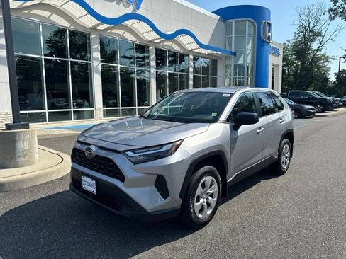 Used 2023 Toyota RAV4 LE AWD/4WD image 4