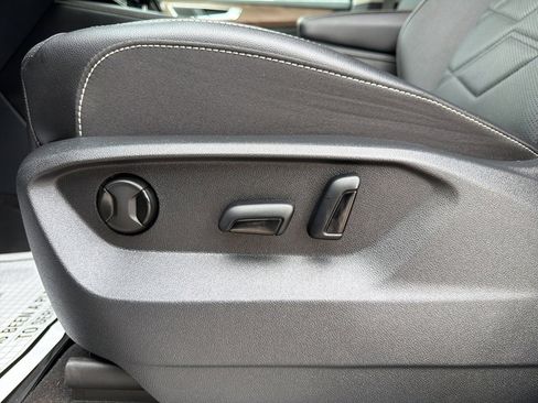 Used 2024 Volkswagen Atlas SE image 11