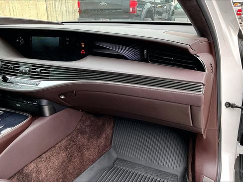 Used 2020 Lexus LS 500 w/ Interior Upgrade Package image 19