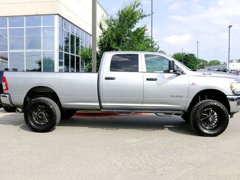 Used 2022 RAM 3500 Tradesman w/ Chrome Appearance Group AWD/4WD image 4