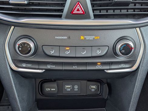 Used 2019 Hyundai Santa Fe SE image 19