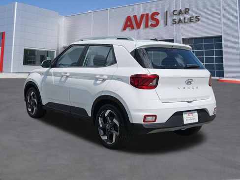 Used 2025 Hyundai Venue SEL FWD image 3