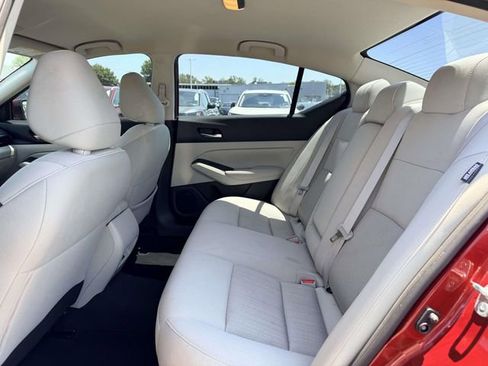 Used 2022 Nissan Altima 2.5 SV FWD image 13