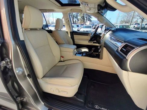 Used 2021 Lexus GX 460 Premium w/ Premium Package AWD/4WD image 24