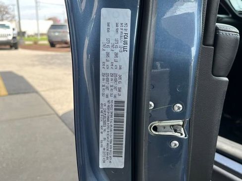 Used 2020 Jeep Cherokee Latitude Plus w/ Cold Weather Group AWD/4WD image 35