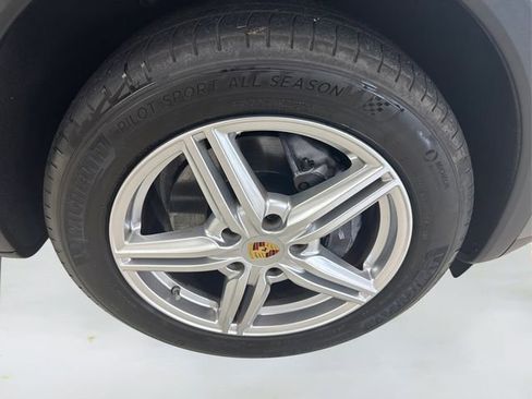 Used 2016 Porsche Cayenne image 16