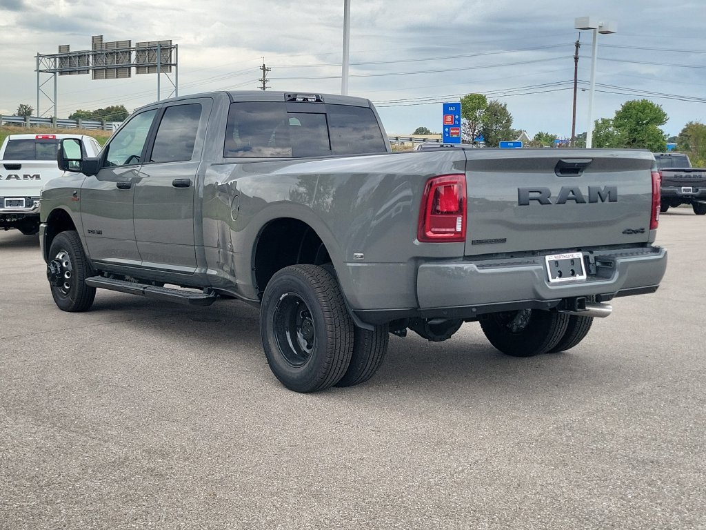 New 2027 RAM 3500 Big Horn AWD/4WD image 4