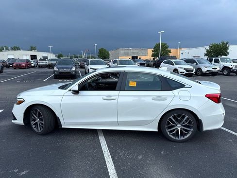 Used 2022 Honda Civic Touring image 9