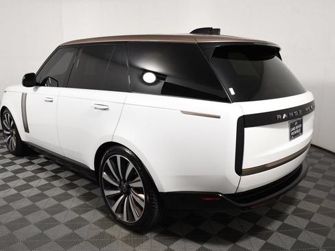 Used 2023 Land Rover Range Rover SV AWD/4WD image 4