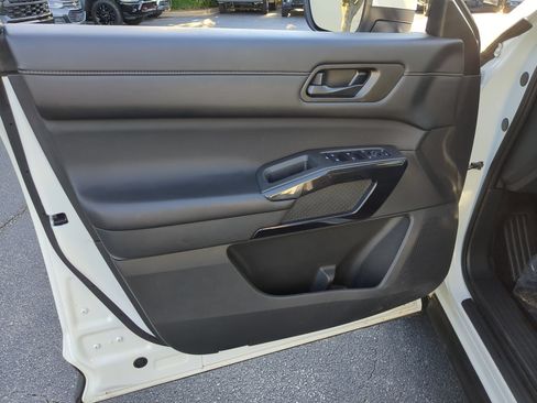 Used 2025 Nissan Pathfinder SV FWD image 14