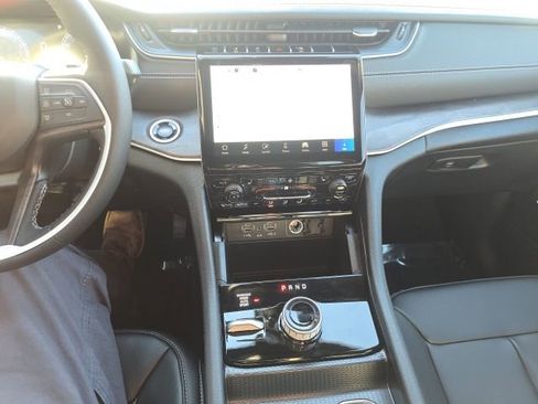 New 2025 Jeep Grand Cherokee L Limited image 24
