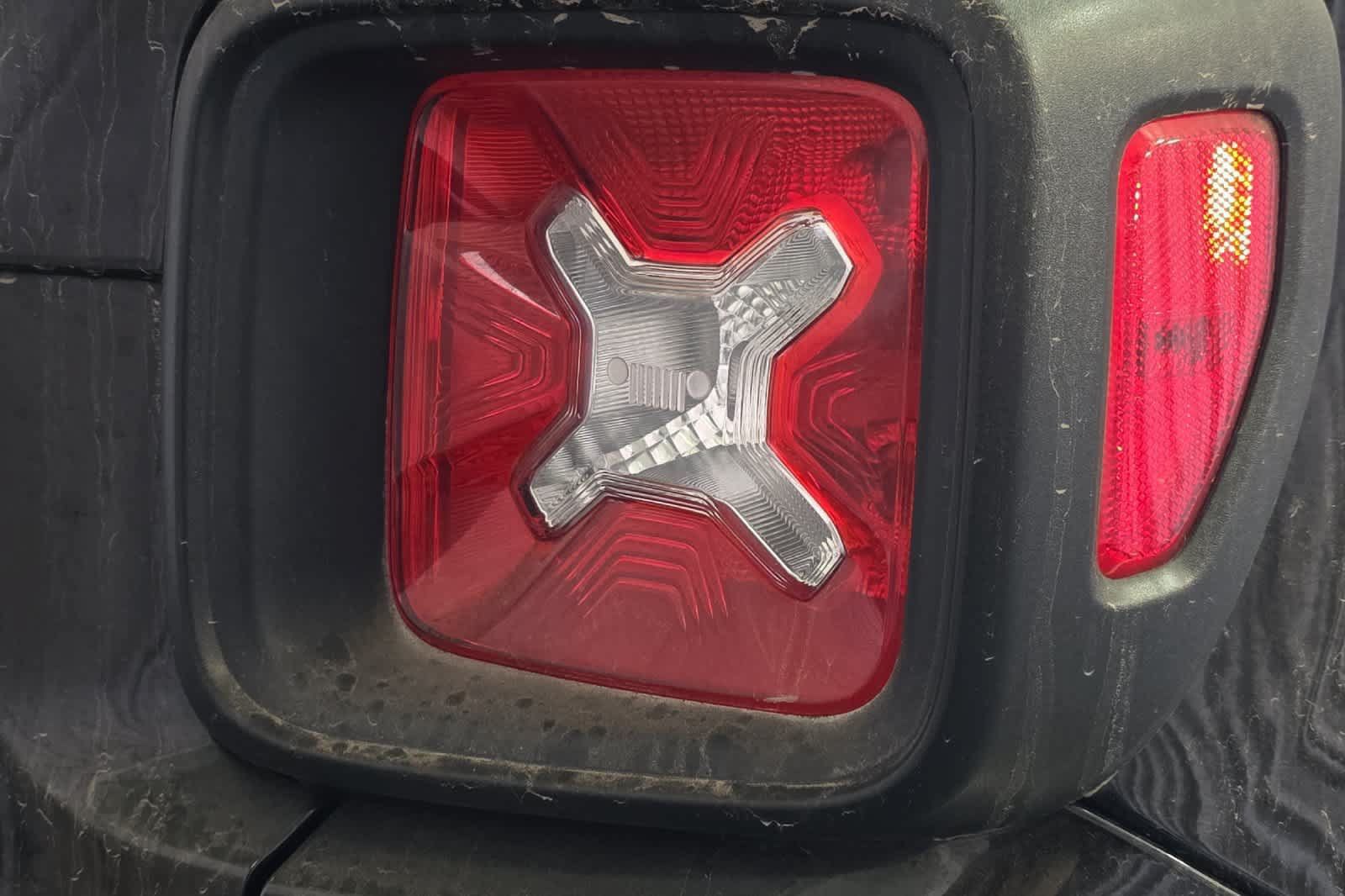 Used 2023 Jeep Renegade Latitude AWD/4WD image 13