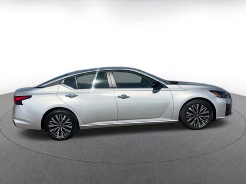 Used 2024 Nissan Altima 2.5 SV image 16