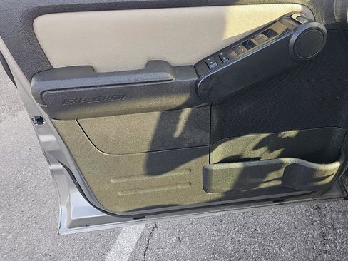 Used 2008 Ford Explorer Sport Trac Limited image 9