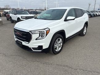 Used 2024 GMC Terrain SLE video 1