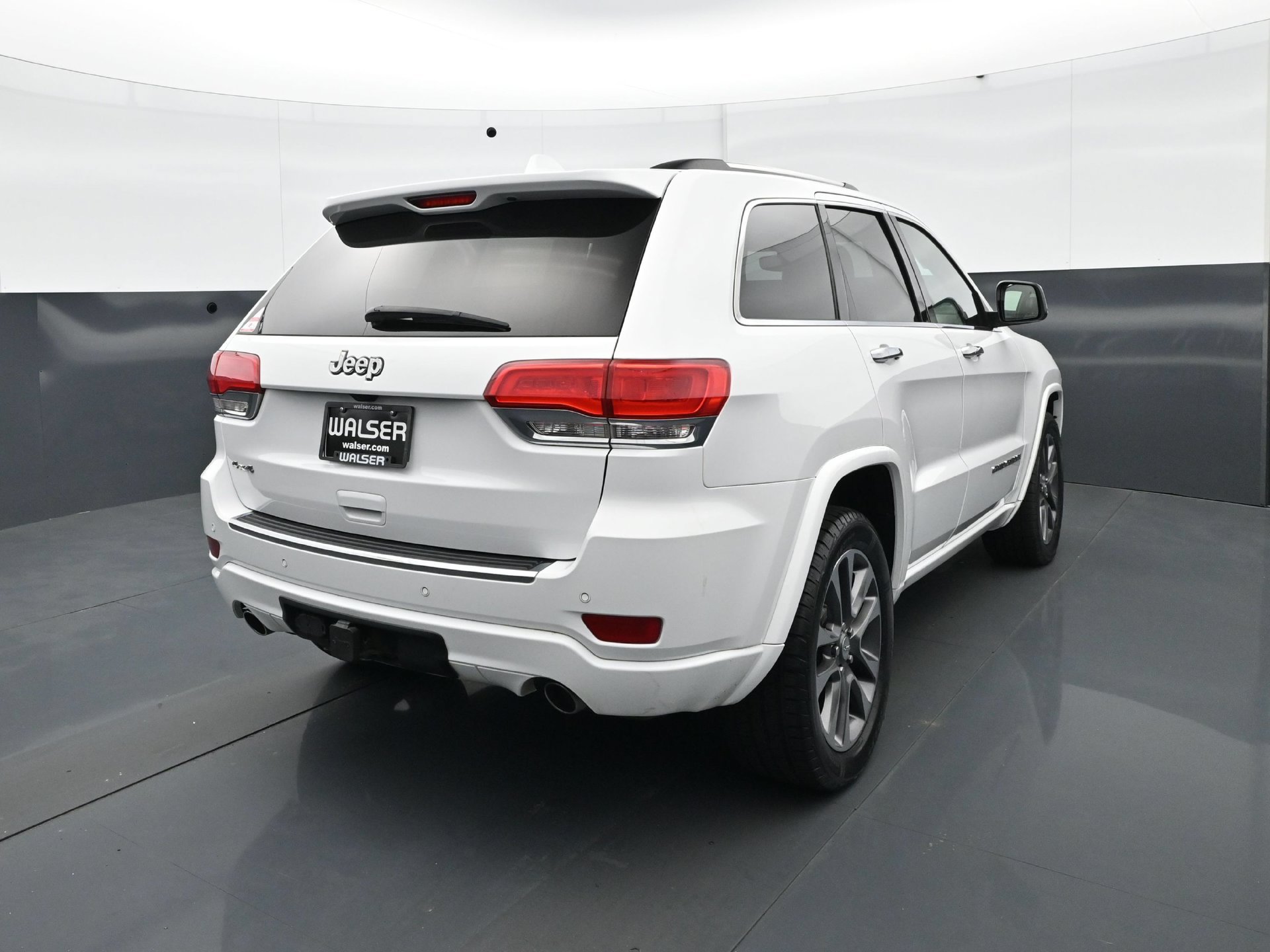 Used 2017 Jeep Grand Cherokee Overland AWD/4WD image 6
