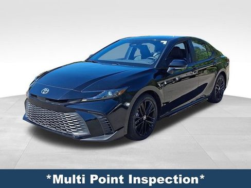Used 2025 Toyota Camry SE FWD image 4