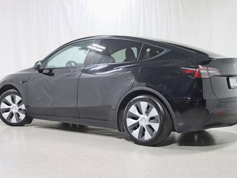Used 2024 Tesla Model Y Long Range image 9