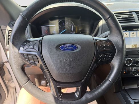 Used 2018 Ford Explorer XLT w/ Equipment Group 202A FWD image 3