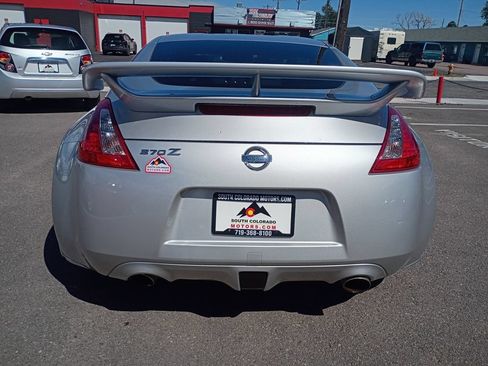 Used 2011 Nissan 370Z Coupe RWD image 6