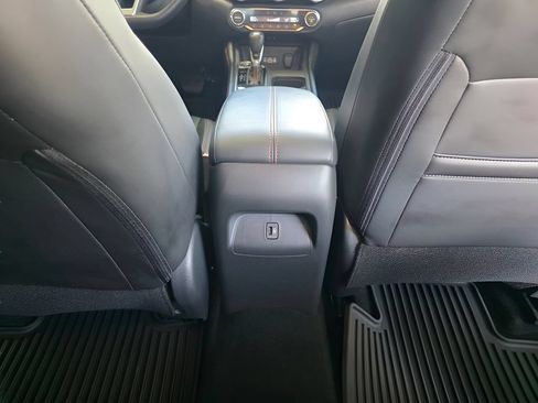 Used 2024 Nissan Sentra SR w/ SR Premium Package FWD image 7