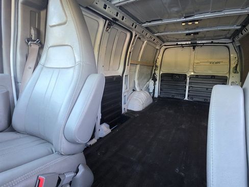 Used 2020 Chevrolet Express 2500 w/ Driver Convenience Package RWD image 9