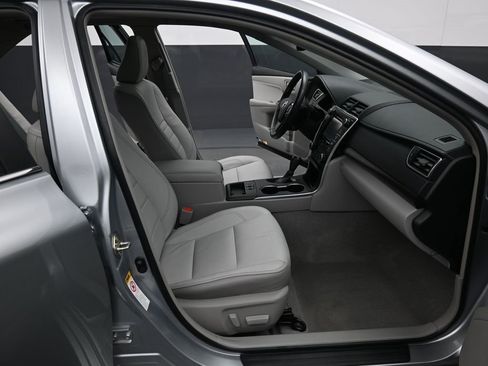 Used 2016 Toyota Camry XLE image 35