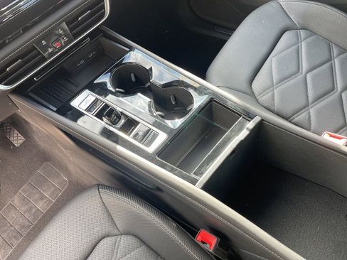 Used 2025 Volkswagen Atlas Cross Sport SE image 9