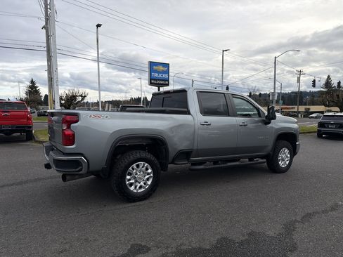 Used 2024 Chevrolet Silverado 3500 LT w/ Convenience Package image 6