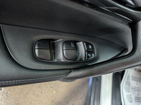 Used 2018 Nissan Rogue SV FWD image 24