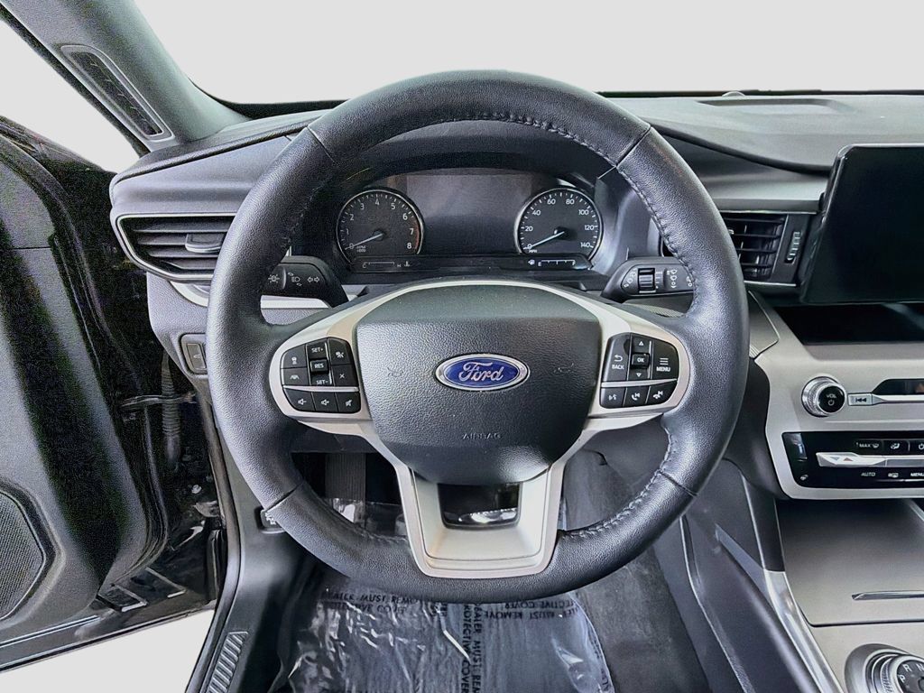 Used 2024 Ford Explorer XLT w/ XLT Sport Appearance Package AWD/4WD image 35