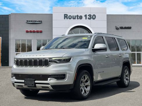 Used 2022 Jeep Wagoneer Series II AWD/4WD image 2