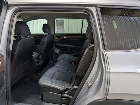 Used 2025 Volkswagen Atlas SE AWD/4WD image 9