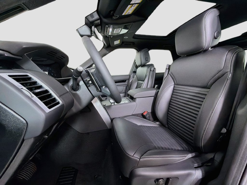 New 2026 Land Rover Discovery S AWD/4WD image 22
