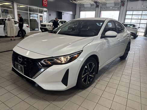 Certified 2025 Nissan Sentra SV image 9