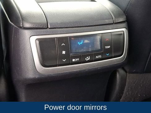 Used 2015 Toyota Highlander XLE image 12