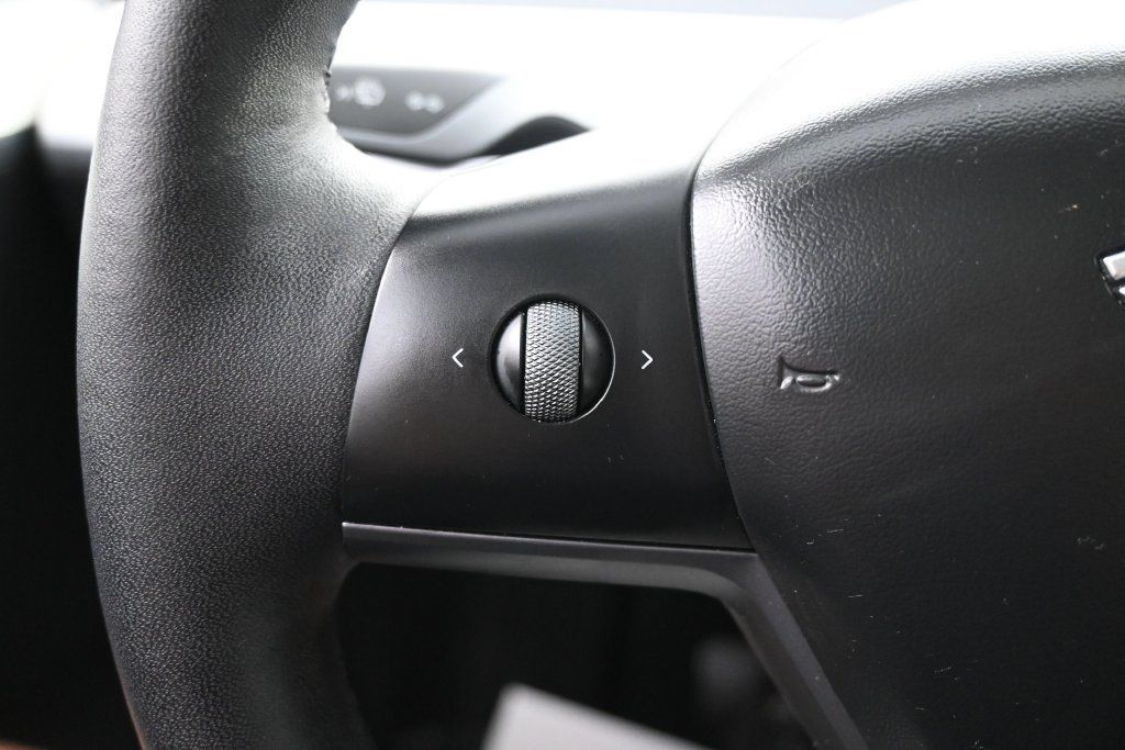 Used 2024 Tesla Model Y 2WD image 22
