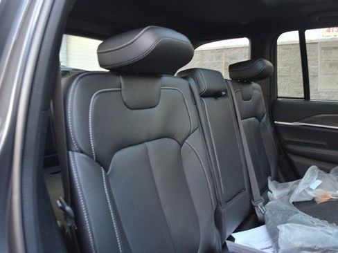 New 2025 Jeep Grand Cherokee Limited w/ Luxury Tech Group II image 35