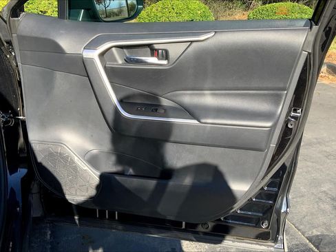 Used 2020 Toyota RAV4 XLE Premium AWD/4WD image 23