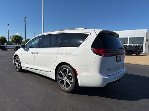 Used 2022 Chrysler Pacifica Pinnacle FWD image 5