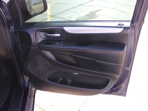 Used 2015 Dodge Grand Caravan R/T image 13