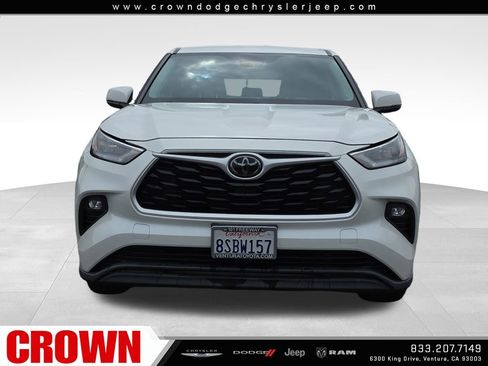 Used 2020 Toyota Highlander LE FWD image 2