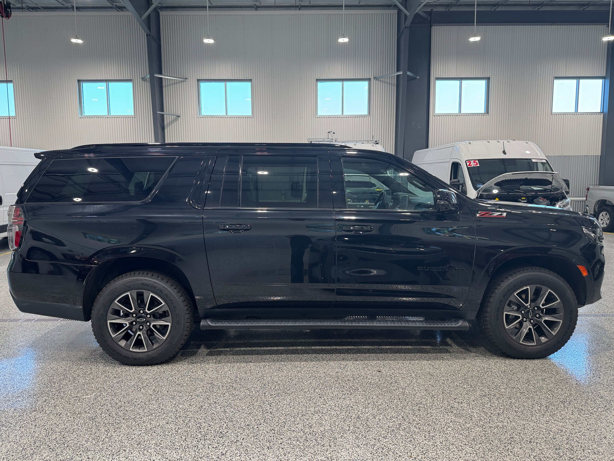 Used 2023 Chevrolet Suburban Z71 w/ Luxury Package AWD/4WD image 6