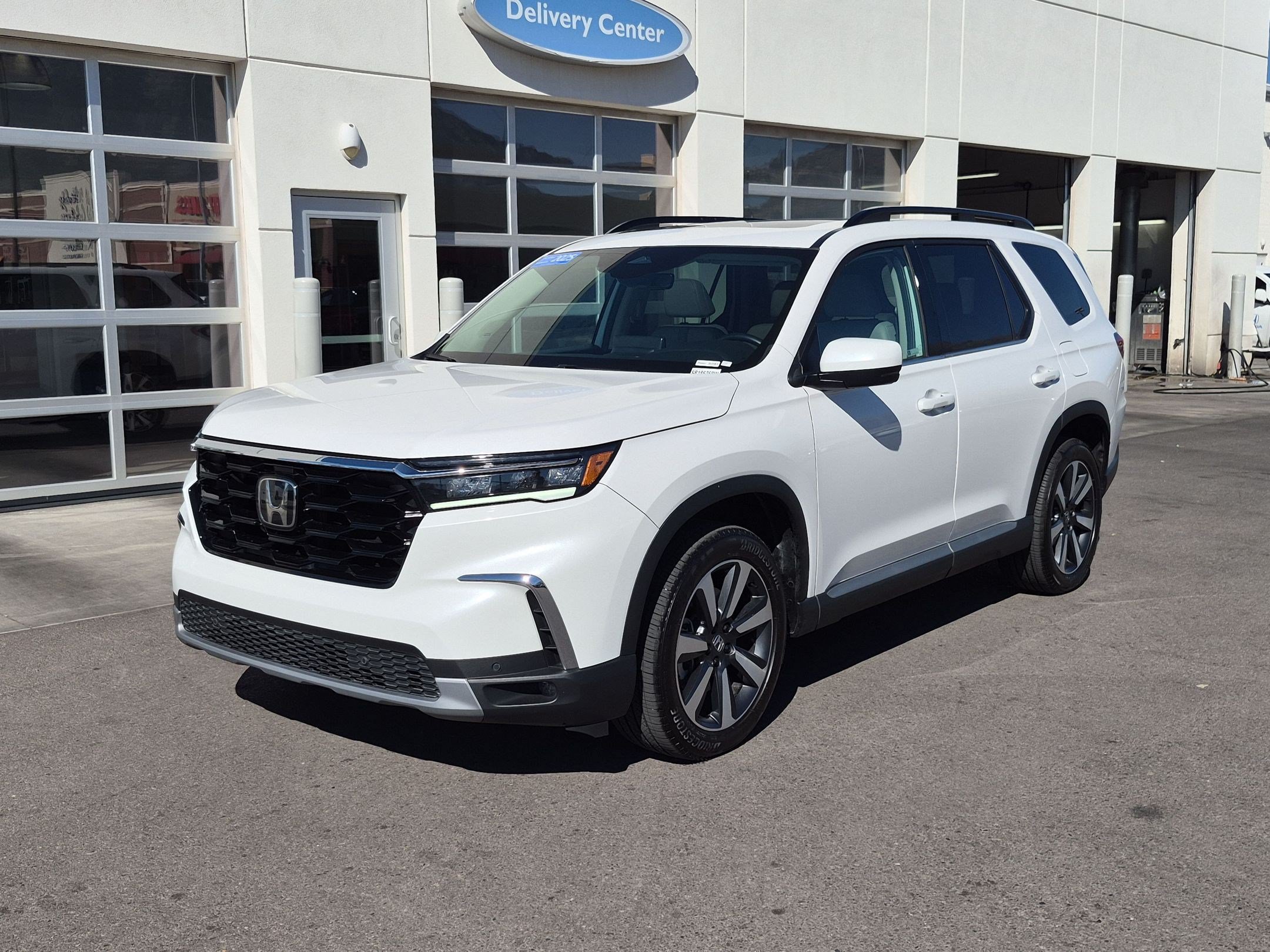 Certified 2025 Honda Pilot Touring image 10