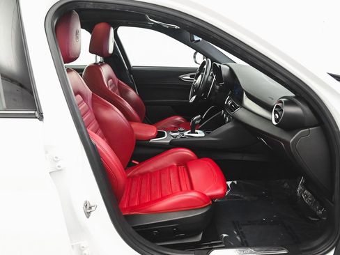 Used 2022 Alfa Romeo Giulia Veloce image 36