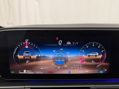 Used 2025 Mercedes-Benz GLS 450 4MATIC image 17