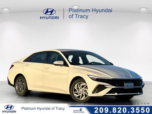 Used 2026 Hyundai Elantra Hybrid FWD image 1