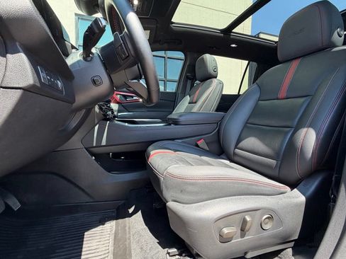 Used 2024 Chevrolet Traverse RS w/ LPO, Floor Liner Package AWD/4WD image 6