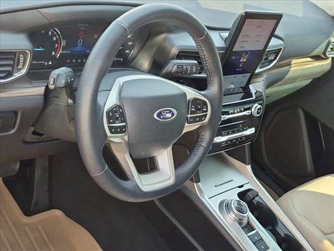 Used 2023 Ford Explorer Limited w/ Limited Technology Package RWD image 10